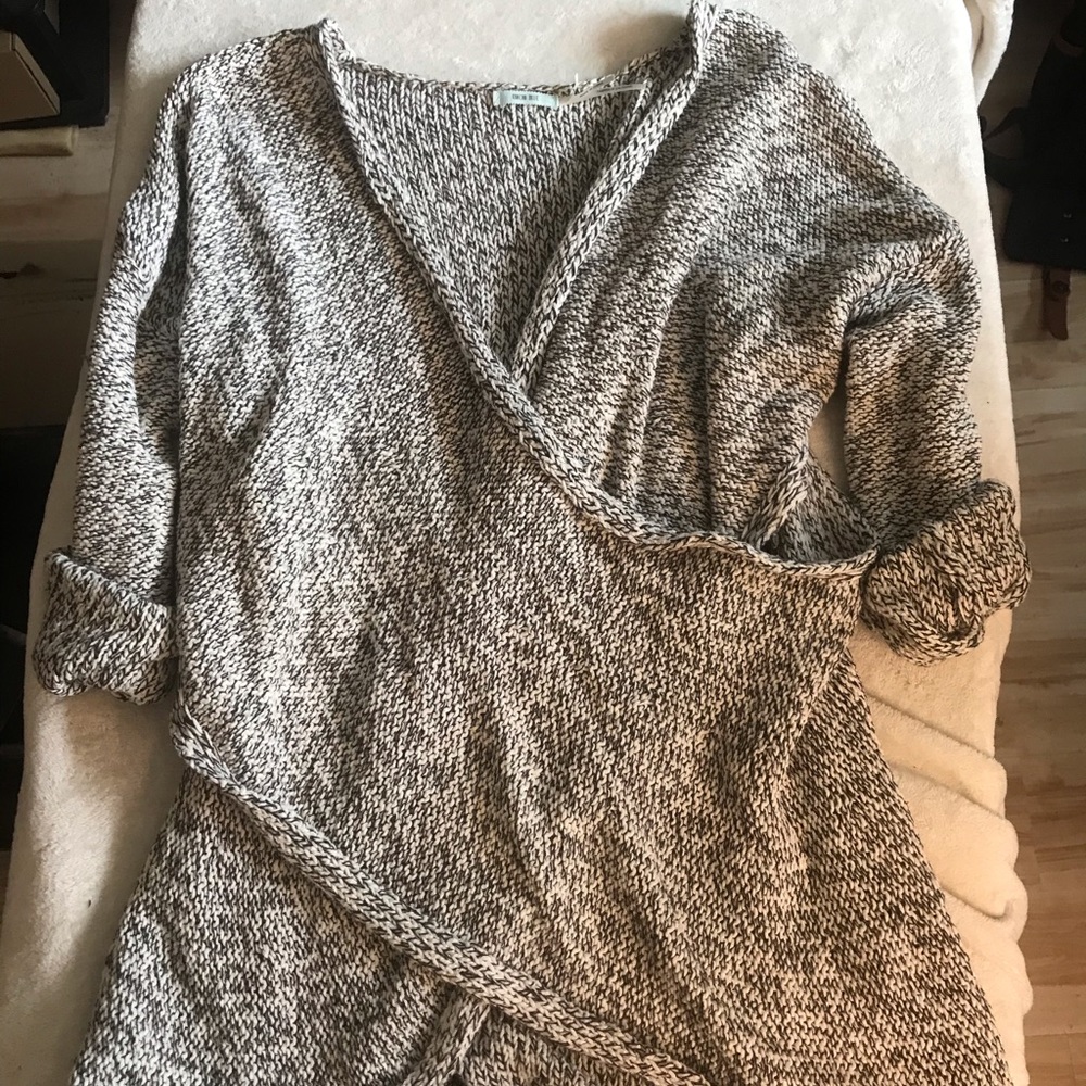 Kimchi Blue criss-cross front sweater S